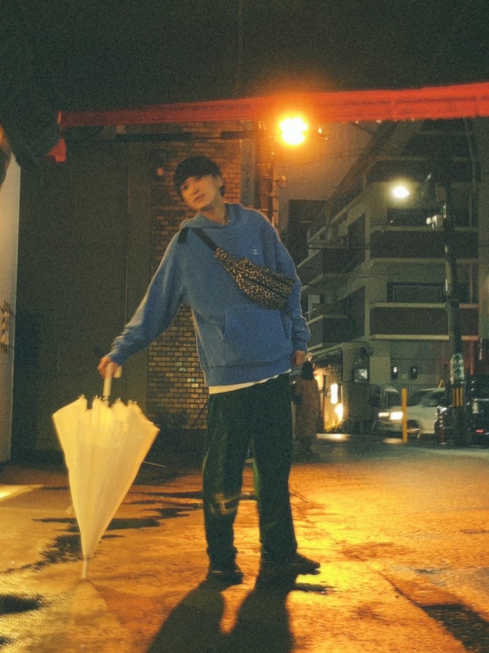 「Champion、チャンピオン パーカー、パーカーコーデ、ライトブルー、春コーデ、春アウター、シンプルコーデ、シンプル、中崎町、春」｜「ChampionのChampion / チャンピオン スウェット オーバーサイズ プル パーカー（パーカー、ブルー系）」を使った、サカウシさん（メンズ・175cm）の春コーディネートの1枚目の写真