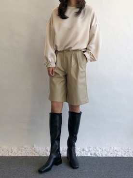「レザーコーデ」｜「アイテム（スウェット）」を使った、ヌ-ロウンさん（レディース・168cm）の秋コーディネート