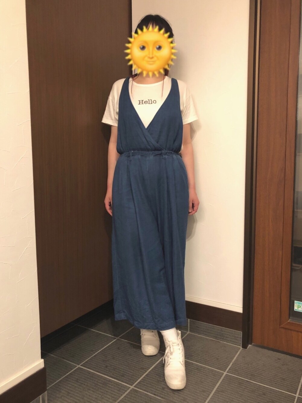 「夏コーデ、ootd、ciaopanic、Tシャツ、Tシャツ×デニム、サロペット、スニーカー、白スニーカー、珍しくパンツ」｜「CIAOPANICのアイテム（Tシャツ/カットソー、ホワイト系）」を使った、ぬっちさん（レディース・160cm）の夏コーディネートの1枚目の写真