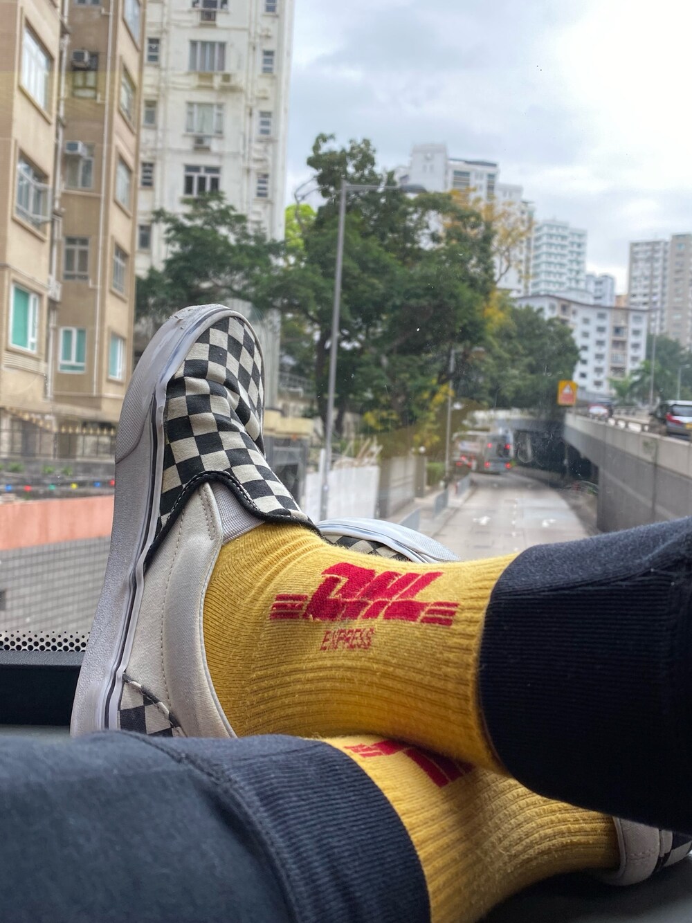 「jethrotang鄧柏軒、jethrotang、鄧柏軒、hongkong」｜「VANSのVANS ヴァンズ SLIP-ON PRO VN0A347VAPK (CHECK)BLK/WHT（スリッポン、その他）」を使った、Jethro Tangさん（メンズ・164cm）の春コーディネートの1枚目の写真