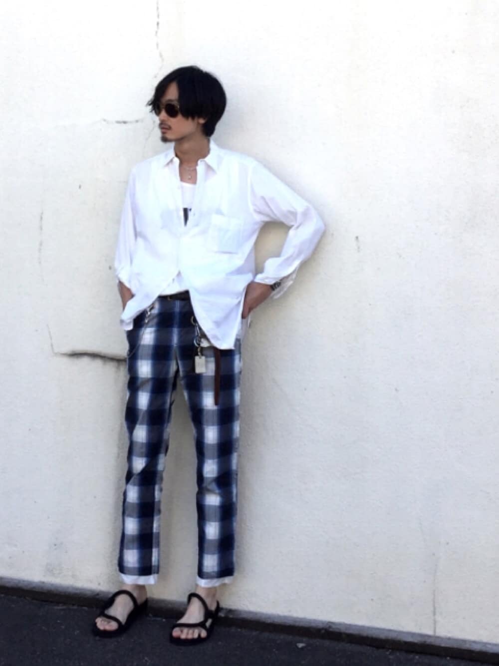 「vintage、subpop、TAKAHIROMIYASHITA The SoloIst. 、mont-bell、TOMFORD、Ron Herman」｜「VINTAGEのアイテム（シャツ/ブラウス、ホワイト系）」を使った、君嶋麻耶さん（メンズ・176cm）の夏コーディネートの1枚目の写真