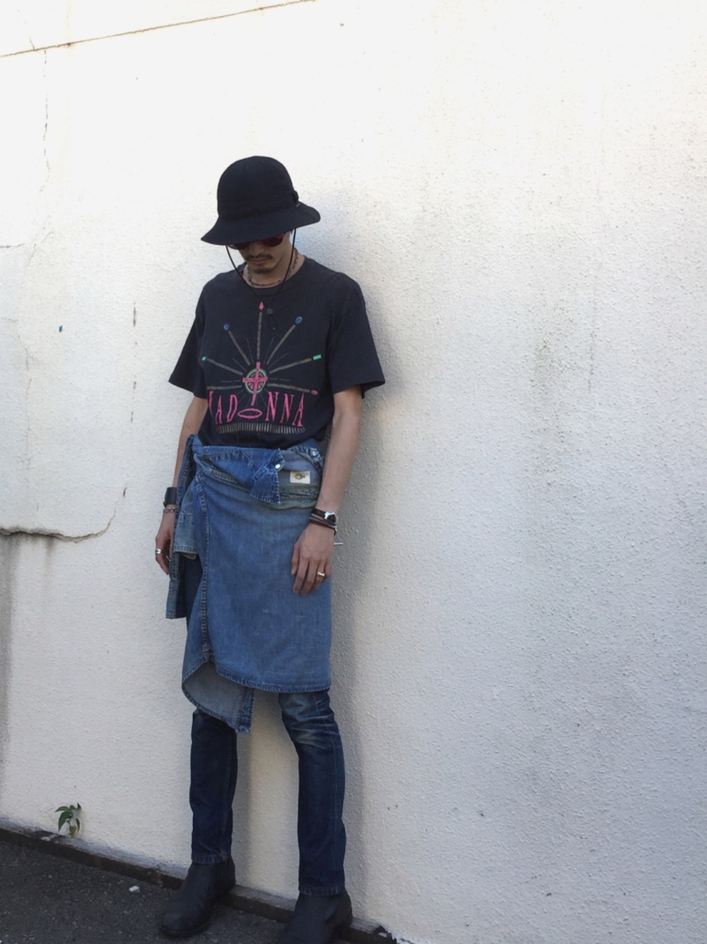 「vintage、Madonna、APC、petit new standard、Martin Margiela」｜「mont-bellのアイテム（ハット、ブラック系）」を使った、君嶋麻耶さん（メンズ・176cm）の秋コーディネートの1枚目の写真