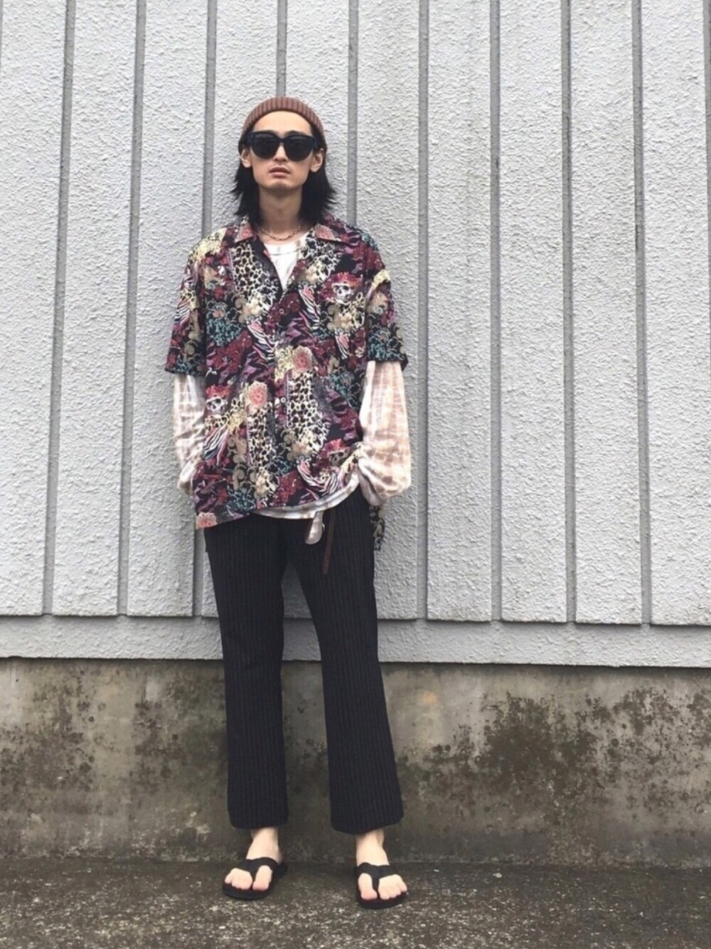 「vintage、KIJIMA TAKAYUKI、iroquois、古着、古着MIX、レイヤードスタイル、ストライプパンツ」｜「KIJIMA TAKAYUKIのKIJIMA TAKAYUKI　KNITCAP（ニットキャップ/ビーニー、ブラウン系）」を使った、君嶋麻耶さん（メンズ・176cm）の春コーディネートの1枚目の写真