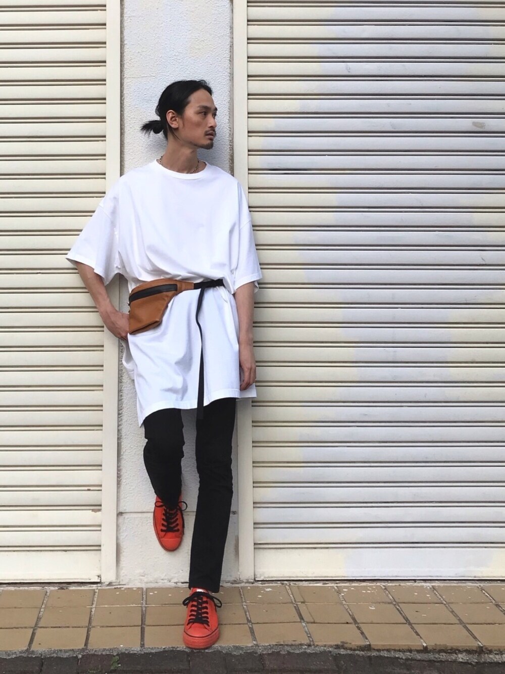 「iroquois、iTTi、vintage、古着、古着MIX、黒スキニー」｜「IroquoisのMODERN JERSEY STITCH BIG T（Tシャツ/カットソー、ホワイト系）」を使った、君嶋麻耶さん（メンズ・176cm）の夏コーディネートの1枚目の写真