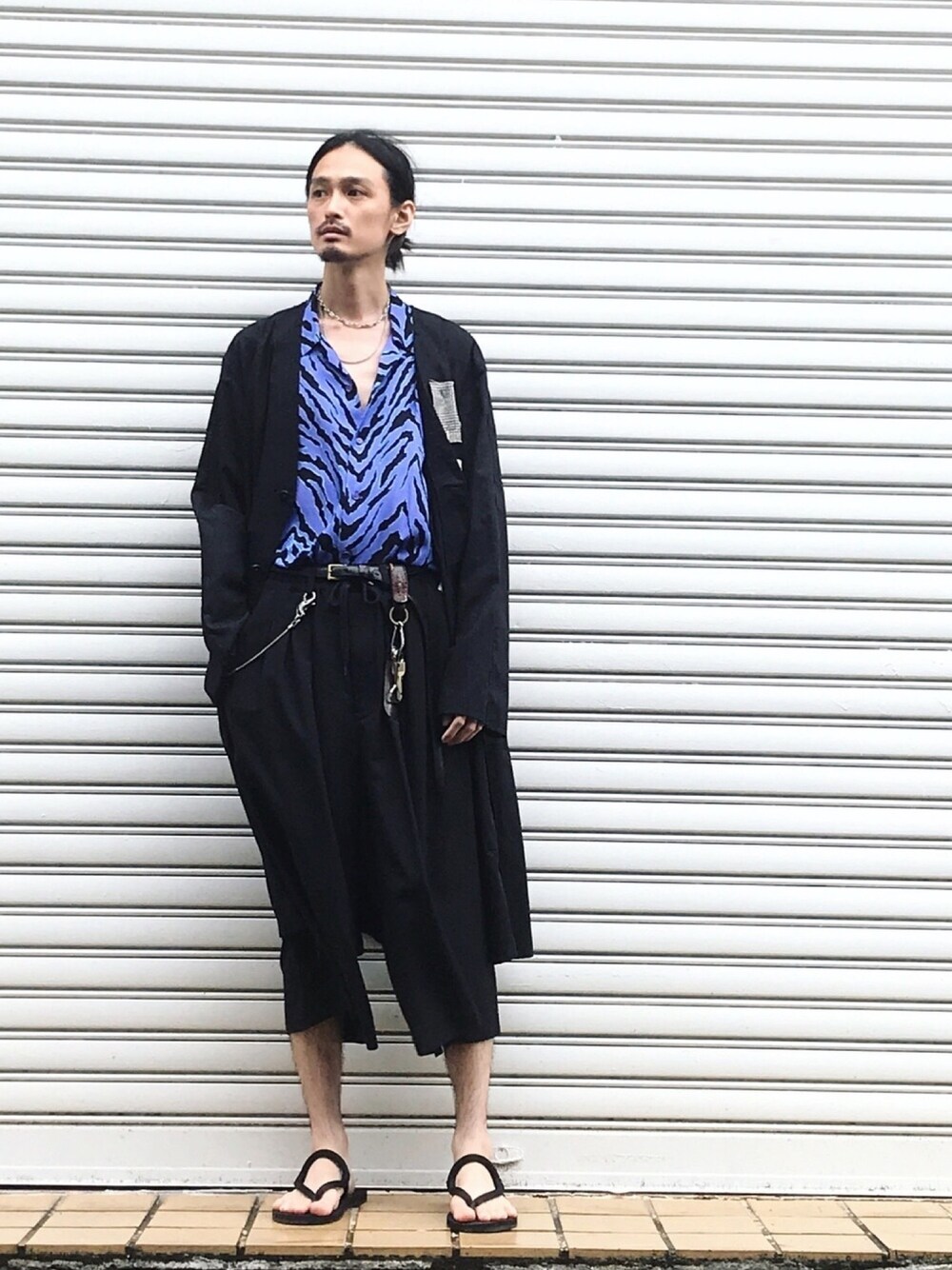 「RAF SIMONS、iroquois、vintage、古着、古着MIX、コート、ロングコート、ロング丈、ゼブラ柄」｜「RAF SIMONSの＜RAF SIMONS (ラフ シモンズ) ＞ RAG LABO CT（その他アウター、ブラック系）」を使った、君嶋麻耶さん（メンズ・176cm）の夏コーディネートの1枚目の写真