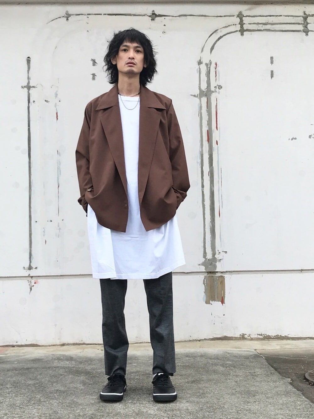「iroquois、vintage、N.HOOLYWOOD、古着、古着MIX、ニュートラルカラー、春ジャケット、春アウター」｜「IroquoisのREFLAX WEATHER CLOTH WJK【セットアップ対応】（その他アウター、ブラウン系）」を使った、君嶋麻耶さん（メンズ・176cm）の春コーディネートの1枚目の写真
