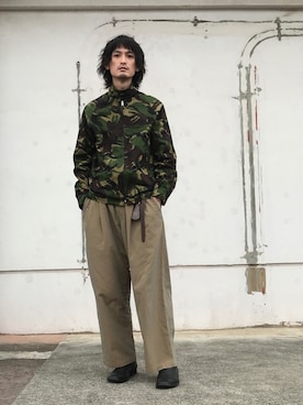 「迷彩」｜「アイテム（パンツ）」を使った、君嶋麻耶さん（メンズ・176cm）の春コーディネート