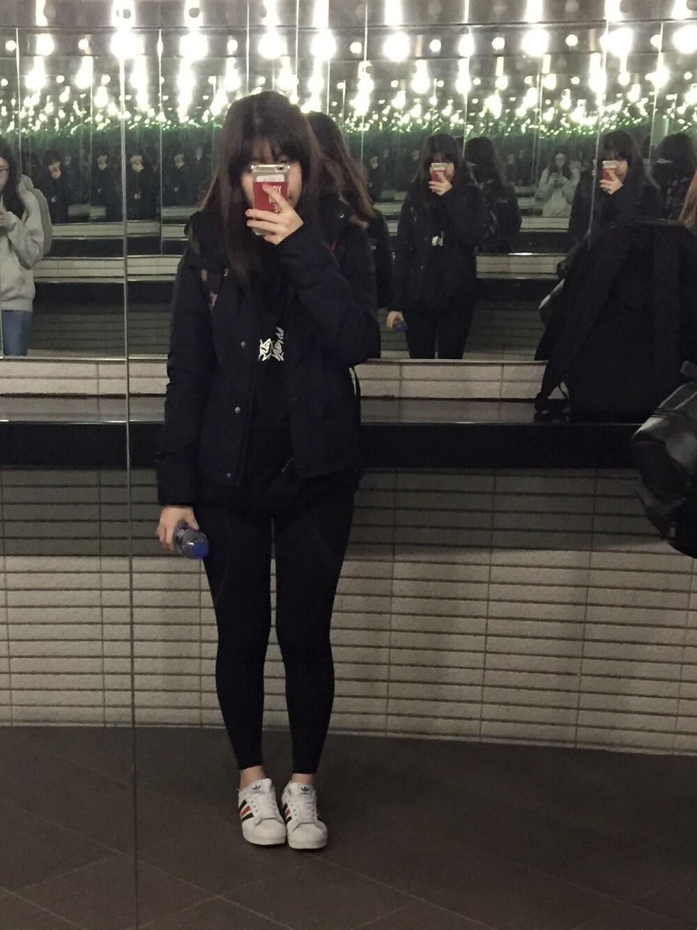 「春コーデ、ootd、オトナ女子」｜「taoboのアイテム（パーカー、ブラック系）」を使った、橋さん（レディース・156cm）の冬コーディネートの1枚目の写真
