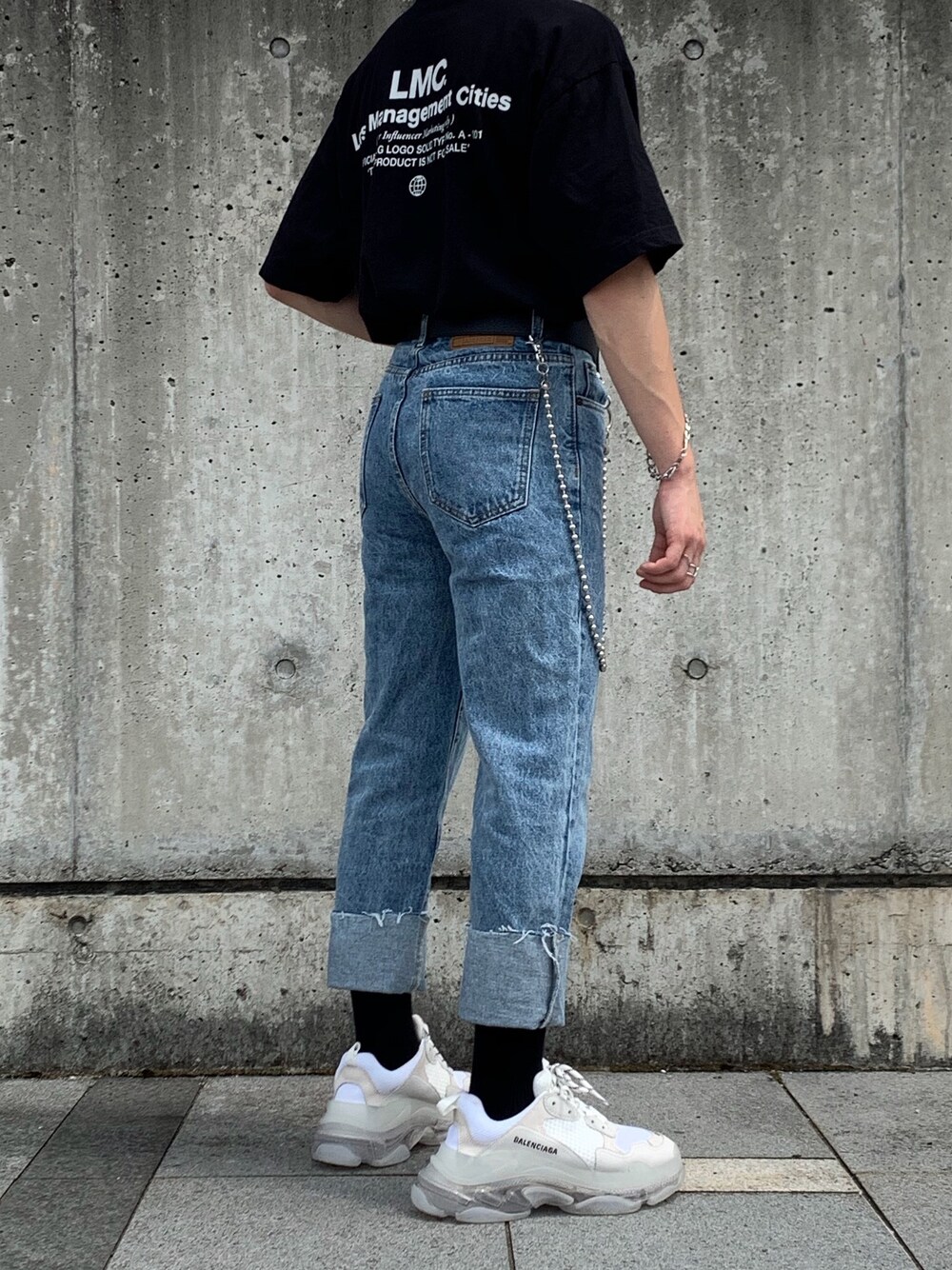 「LMCのアイテム（Tシャツ/カットソー、ブラック系）」を使った、SHUN『U170』さん（メンズ・160cm）の秋コーディネートの1枚目の写真