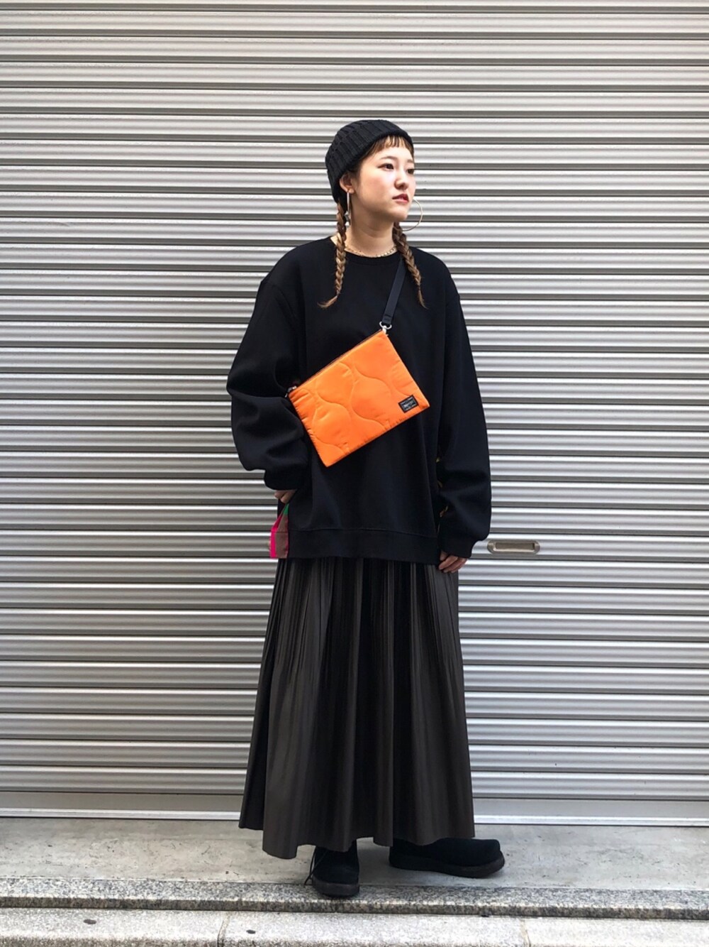 asuka  tanioさんの「フェイクレザープリーツロングスカート（CIAOPANIC）」を使ったコーディネート