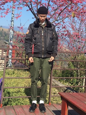 「Alpha Industries（アルファインダストリーズ）のアイテム（ナイロンジャケット）」を使った、楚門さん（メンズ・183cm）の春コーディネート