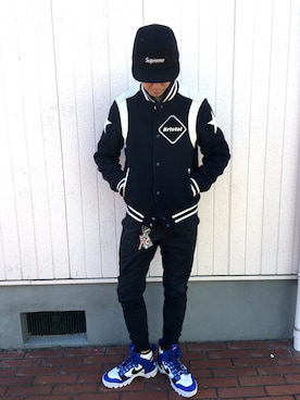 「F.C.R.B.（エフシーアールビー）のアイテム（スタジャン）」を使った、roywさん（メンズ・174cm）の冬コーディネート