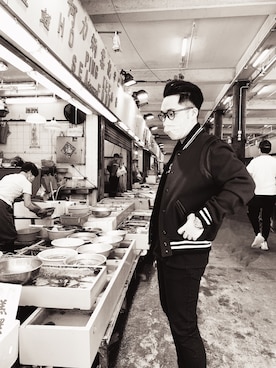 「SAINT LAURENT PARIS（サンローランパリ）のアイテム（Tシャツ/カットソー）」を使った、winwinstonstonさん（メンズ・173cm）の春コーディネート