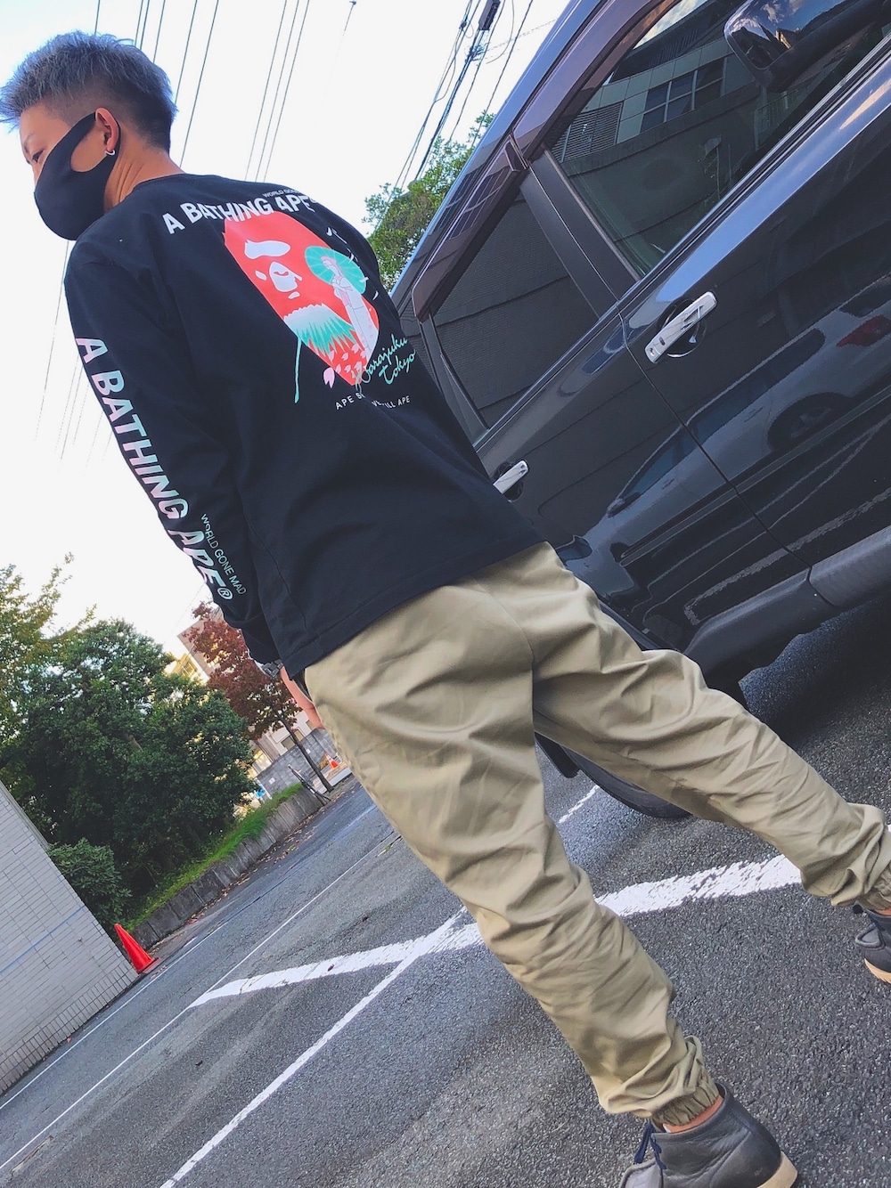 「A BATHING APE」｜「A BATHING APEのアイテム（Tシャツ/カットソー、ブラック系）」を使った、ふじきちさん（メンズ・174cm）の秋コーディネートの1枚目の写真