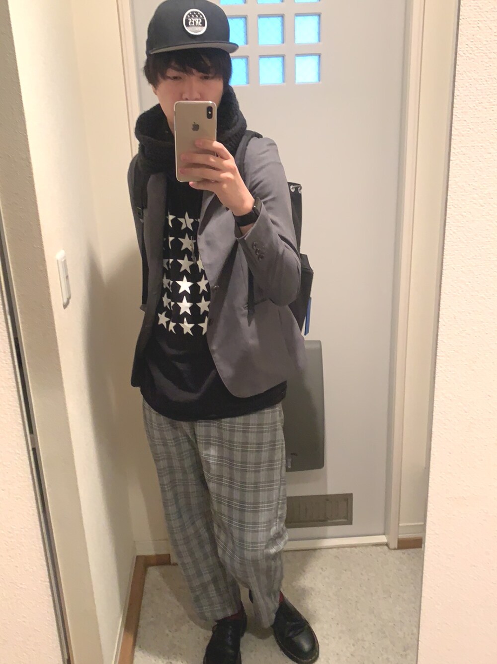 「大人カジュアル、秋冬コーデ、チェックパンツ、ストリートMIX、ドクターマーチン」｜「wjkの【wjk】 Cardigan （カーディガン/ボレロ、ブルー系）」を使った、トシボーイさん（メンズ・183cm）の秋コーディネートの1枚目の写真