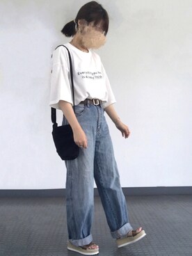 ビ﹏台湾人日本在住さんの「ハイライズワイドストレートジーンズ」を使ったコーディネート
