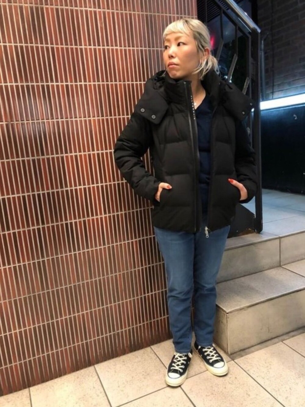 「水沢ダウン、ANCHOR、ダウンジャケット、DESCENTE ALLTERRAIN、made in japan、防水、デニムパンツ、ラクチンコーデ、BEAVER、冬コーデ」｜「D.M.G.のD.M.G/ディーエムジー　ISKOデニムリラクシングテーパード（デニムパンツ、ブルー系）」を使った、yamaayuさん（レディース・151cm）の秋コーディネートの1枚目の写真