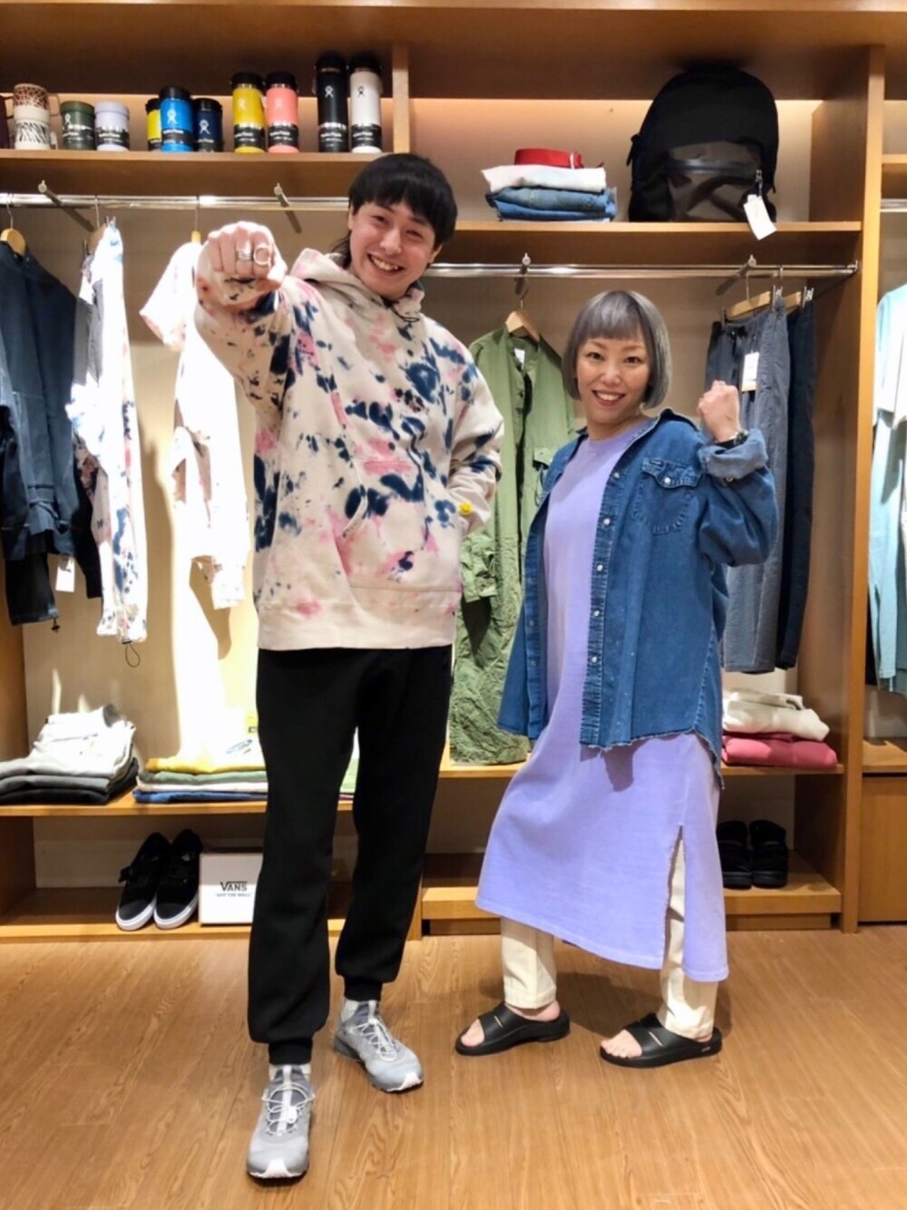 「おうちファッション、楽チンコーデ、ラクチンコーデ、春コーデ、Tシャツワンピ、デニムシャツ、白パンツ、タイダイ柄、パーカー、グラミチ」｜「MANASTASHのMANASTASH/マナスタッシュ　Ws BIG POCKET TEE ウィメンズビッグポケットTシャツ（ワンピース、パープル系）」を使った、yamaayuさん（レディース・151cm）の春コーディネートの1枚目の写真