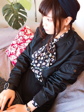 「総柄トップス」｜「アイテム（ブルゾン）」を使った、C.さん（レディース・166cm）の冬コーディネート