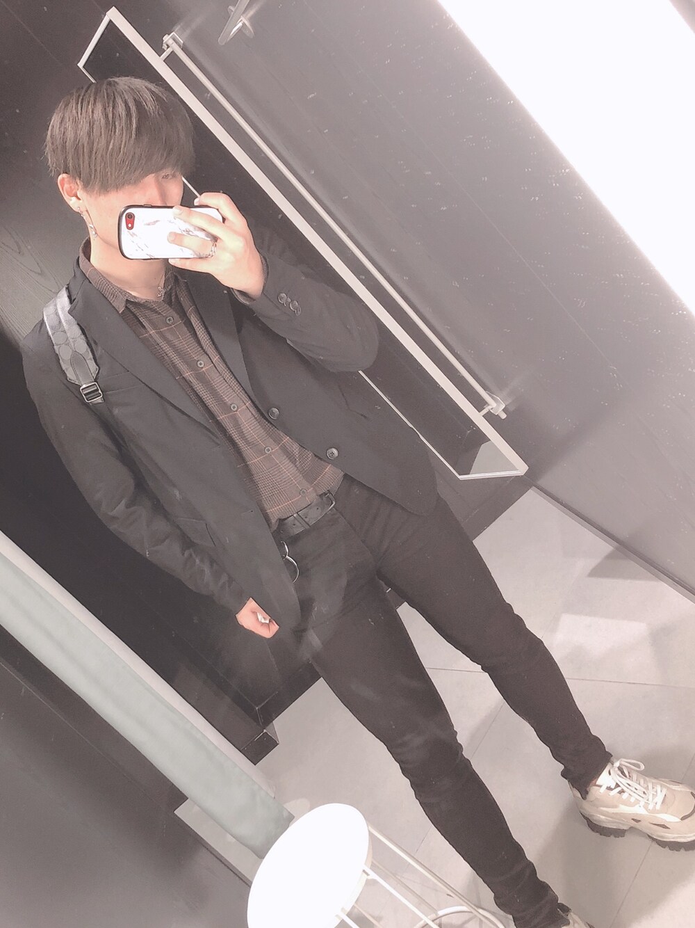 「シンプル、おしゃれさんと繋がりたい、綺麗目、韓流、韓国ファッション、keiくん、ブラックコーデ、フォロー返します」｜「ZARAのアイテム（テーラードジャケット、ブラック系）」を使った、SOTA🌹さん（メンズ・179cm）の冬コーディネートの1枚目の写真