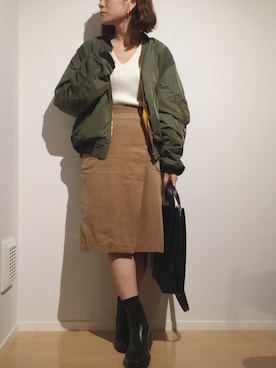 「Vネック」｜「アイテム（MA-1）」を使った、chiakiさん（レディース・155cm）の春コーディネート