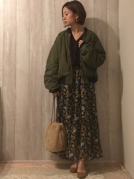 「ブラウンニット」｜「アイテム（MA-1）」を使った、chiakiさん（レディース・155cm）の秋コーディネート