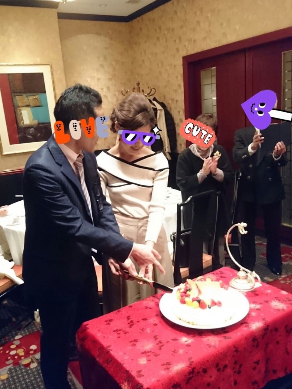 「おしゃれさんと繋がりたい、結婚式、ホワイトコーデ、ベージュコーデ、披露宴、パーティースタイル」｜「Nobleのクロスランダムリブニット2◆（ニット/セーター、ホワイト系）」を使った、manasmomさん（レディース・157cm）の冬コーディネートの1枚目の写真