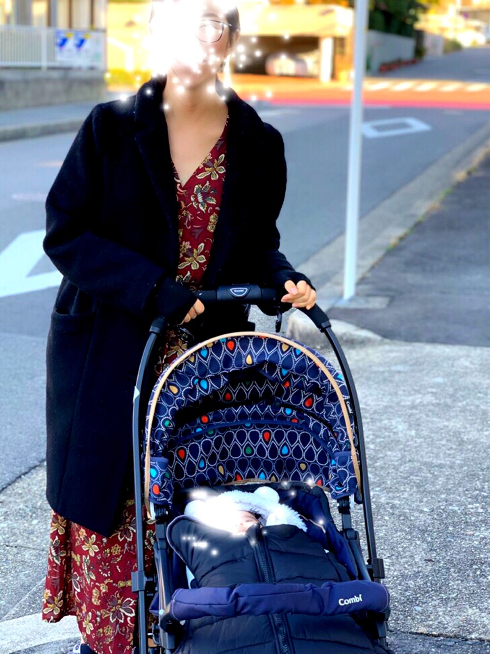 「おさんぽ、おしゃれさんと繋がりたい、ママコーデ、ママファッション、適当、生後2ヶ月、ベビーコーデ」｜「URBAN RESEARCH ROSSO WOMENのROSSO ウールコクーンチェスターコート（ダウンジャケット/コート、ブラック系）」を使った、manasmomさん（レディース・157cm）の冬コーディネートの1枚目の写真