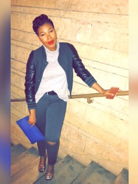 「EXPRESS（エクスプレス）のアイテム（シューズ）」を使った、Winnie Opakunleさん（レディース・173cm）の冬コーディネート