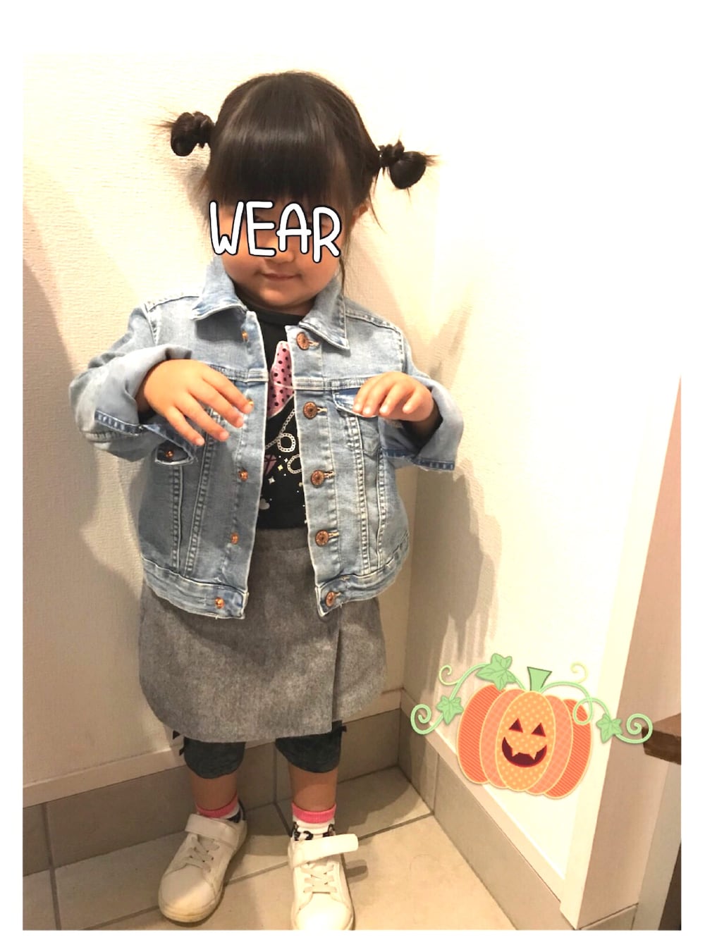 「wearhalloween2017、2歳、女の子、雨の日コーデ、ハッピーハロウィン、キッズコーデ」｜「H&Mのアイテム（デニムジャケット、ブルー系）」を使った、Mukaさん（キッズ・90cm）の秋コーディネートの1枚目の写真