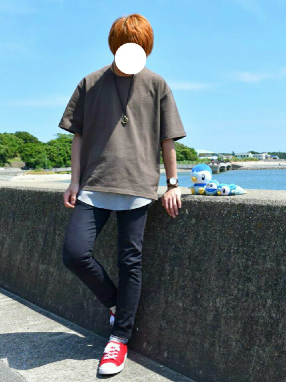 「ビッグT、カジュアル、シンプル、夏コーデ、大丈夫、黒スキニー、レイヤードスタイル、赤コンバース、ドラフトウィゴー、ポッチャマ」｜「URBAN RESEARCHのUR ソフト裏毛H/Sカットソー（Tシャツ/カットソー、グリーン系）」を使った、こーせ︎︎︎︎︎︎︎︎さん（メンズ・169cm）の夏コーディネートの1枚目の写真
