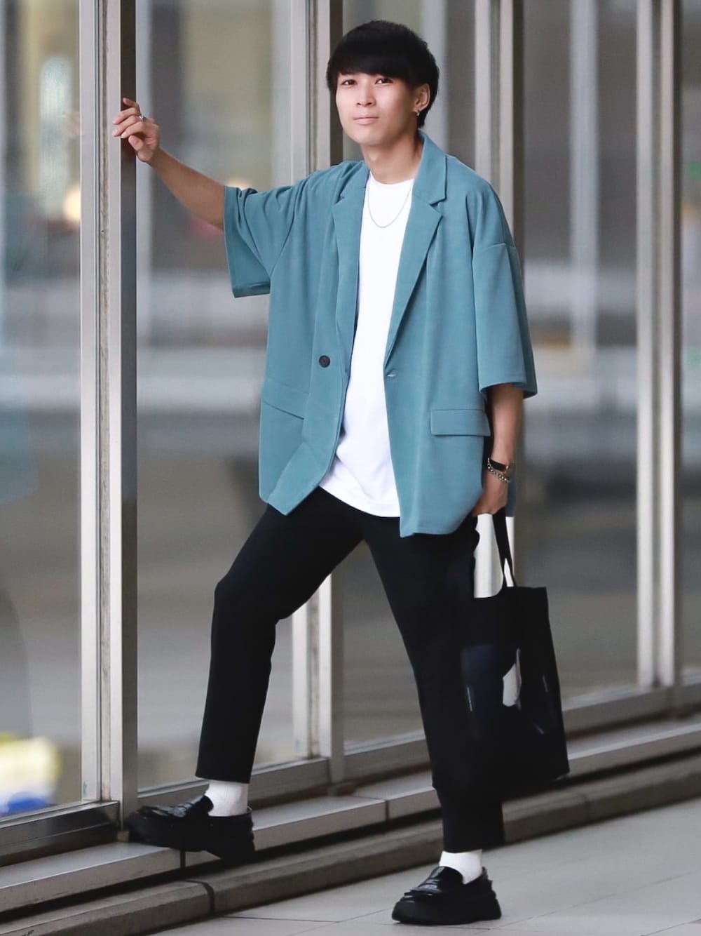 「テーラードジャケット、白Tシャツ、スラックス、ZARA、ビッグシルエット、ユニクロ、夏コーデ、夏セールで買いました、休日スタイル、シンプルコーデ」｜「SPINNSの【セットアップ対応商品】5部袖テーラードジャケット/ダブル（テーラードジャケット、グリーン系）」を使った、こーせ︎︎︎︎︎︎︎︎さん（メンズ・169cm）の夏コーディネートの1枚目の写真