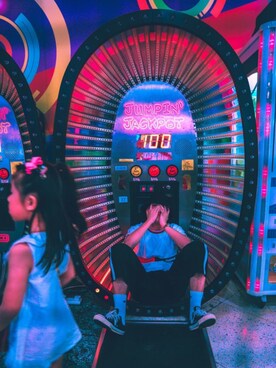 「Fumbleのアイテム」を使った、Jonathan Lamさん（メンズ・178cm）の秋コーディネート