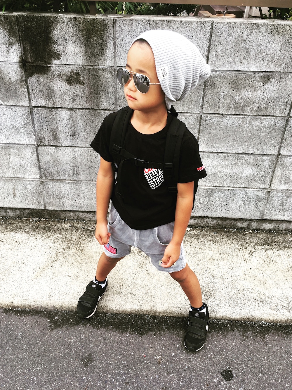 「kids、kidsfashion、おとこのこ、ZARA KIDS、NIKE、スニーカー、ニット帽、お洒落さんとつながりたい、fashion、5歳」｜「NIKEのアイテム（スニーカー、ブラック系）」を使った、kmsshさん（キッズ・100cm）の秋コーディネートの1枚目の写真