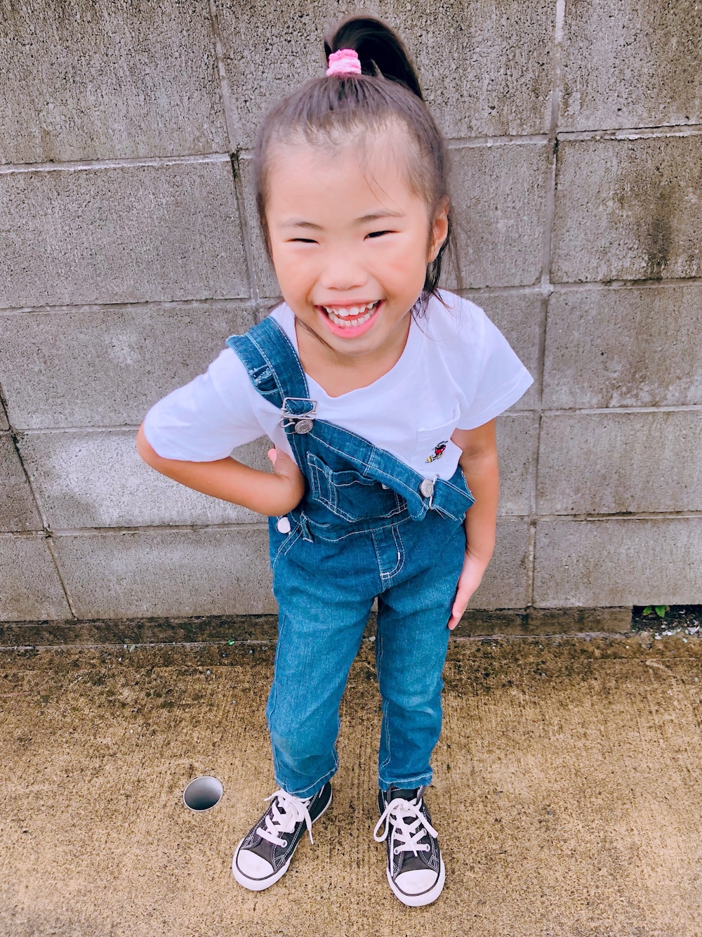 「kids、4歳、おんなのこコーデ、Right-on、UNIQLO、コンバース、カジュアルコーデ、キッズコーデ、お洒落さんとつながりたい、fashion」｜「Right-onのアイテム（デニムパンツ、ブルー系）」を使った、kmsshさん（キッズ・110cm）の秋コーディネートの1枚目の写真