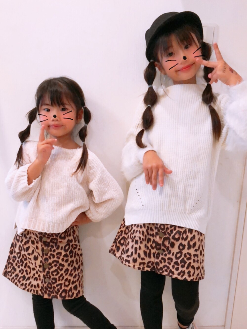「女の子コーデ、シンプル、ootd、冬コーデ、姉妹コーデ、レオパード、おそろいコーデ、kids、fashion、ニット」｜「GLOBAL WORKのアイテム（ニット/セーター、ホワイト系）」を使った、kmsshさん（キッズ・140cm）の冬コーディネートの1枚目の写真