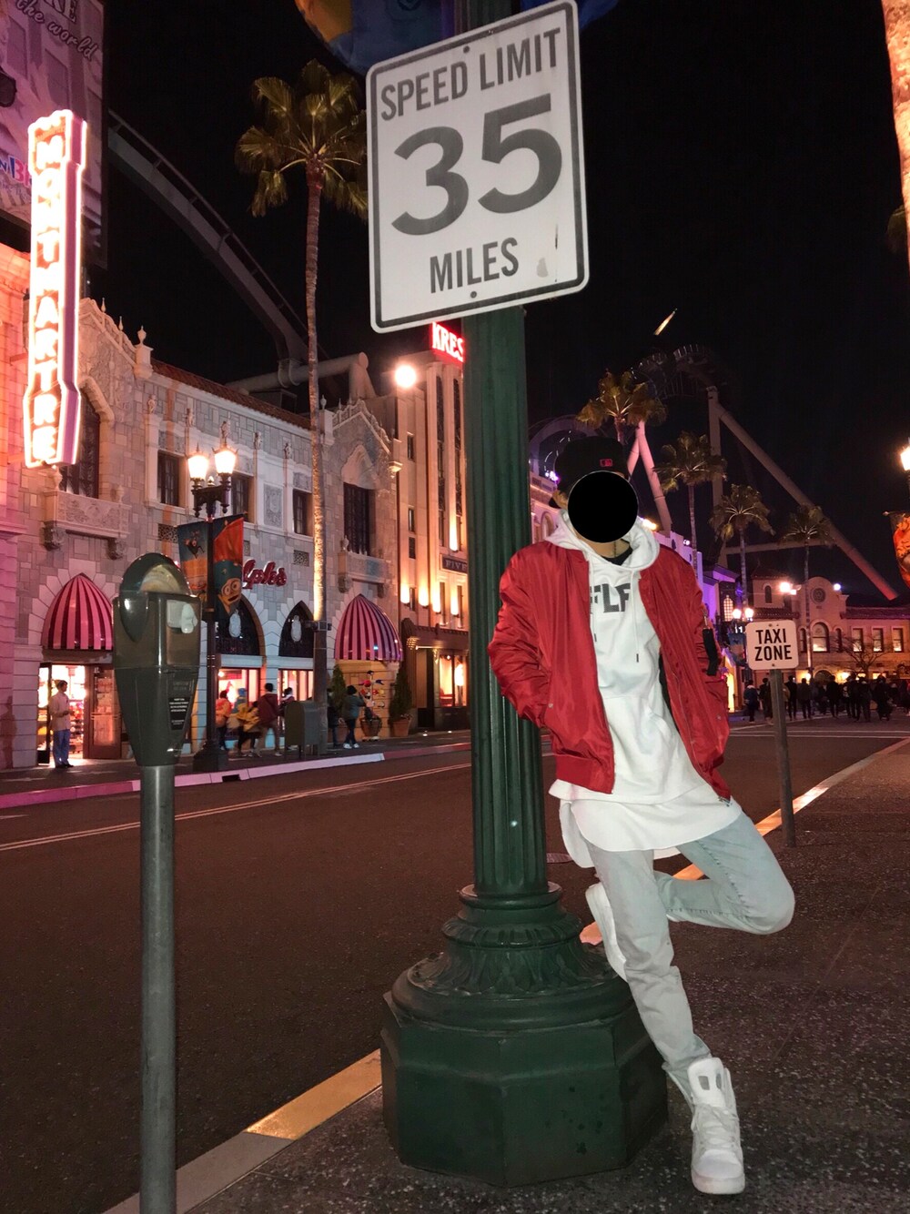 「ニューエラ、MA-1、アメリカンイーグル、スープラ、ストリート、ストリート系、ユニバ、USJ」｜「NEW ERAのWEGO/59FIFTY NY YANKEES（キャップ、ピンク系）」を使った、Raikiさん（メンズ・165cm）の春コーディネートの1枚目の写真