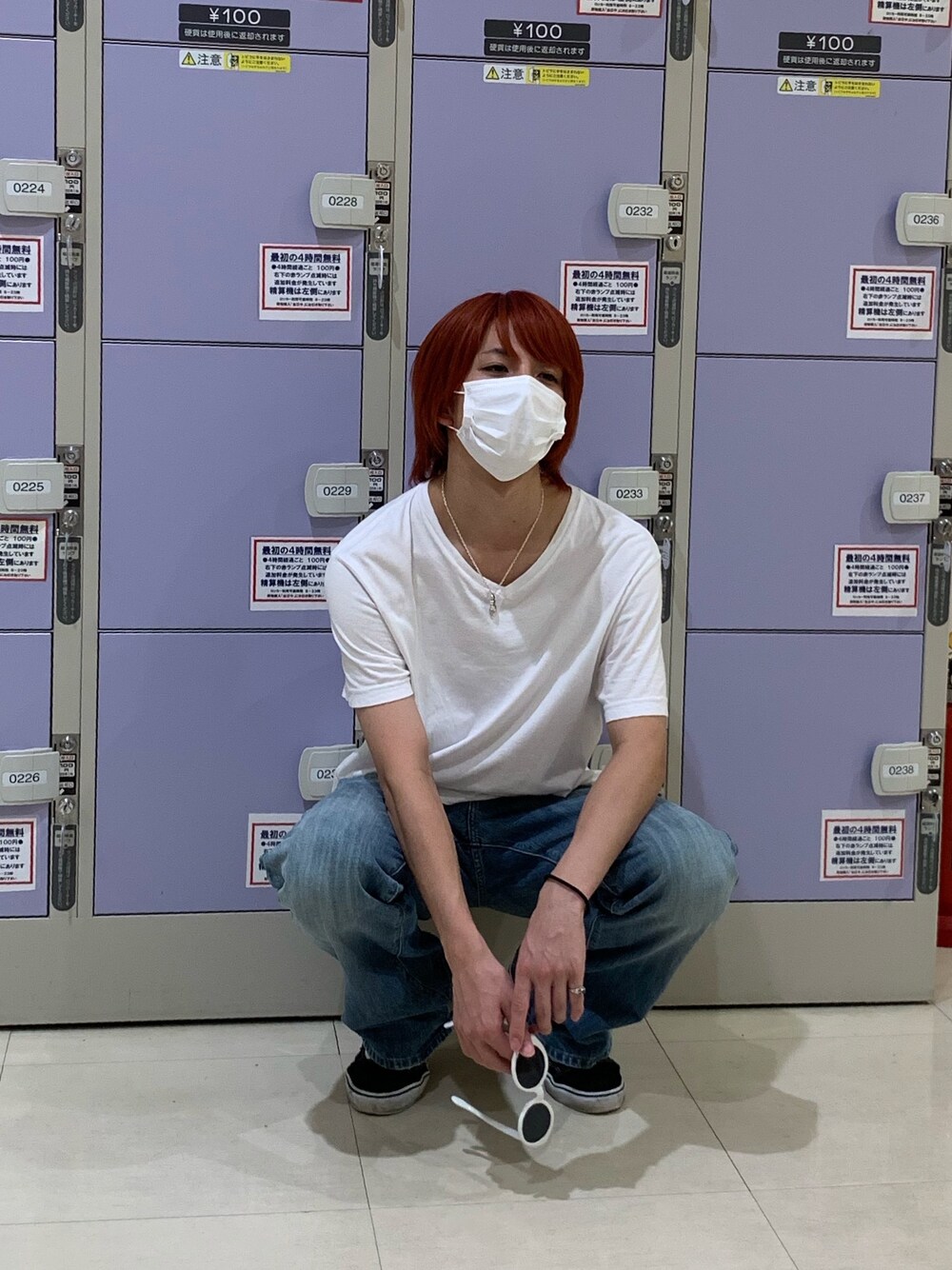 「グランジ、ロック、デニム、古着、カートコバーン、VANS」｜「HANESの【Hanes】 ジャパンフィットクルーネック2P(2枚組)（Tシャツ/カットソー、ホワイト系）」を使った、うっちーさん（メンズ・170cm）の秋コーディネートの1枚目の写真