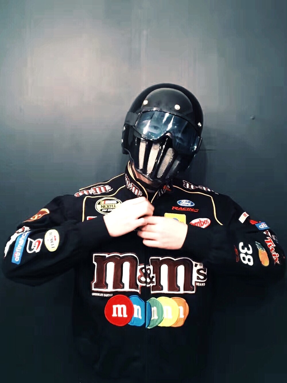 「春コーデ」｜「M&Mのアイテム（ナイロンジャケット、ブラック系）」を使った、Sunflowerlabさん（メンズ・182cm）の春コーディネートの1枚目の写真