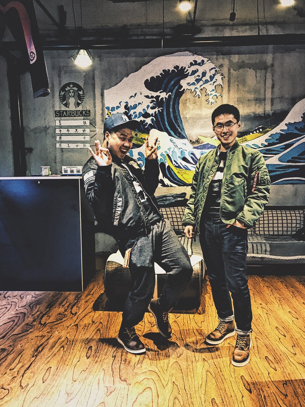 「黒」｜「RED WINGのアイテム（ブーツ、ブラウン系）」を使った、Sunflowerlabさん（メンズ・182cm）の春コーディネートの1枚目の写真