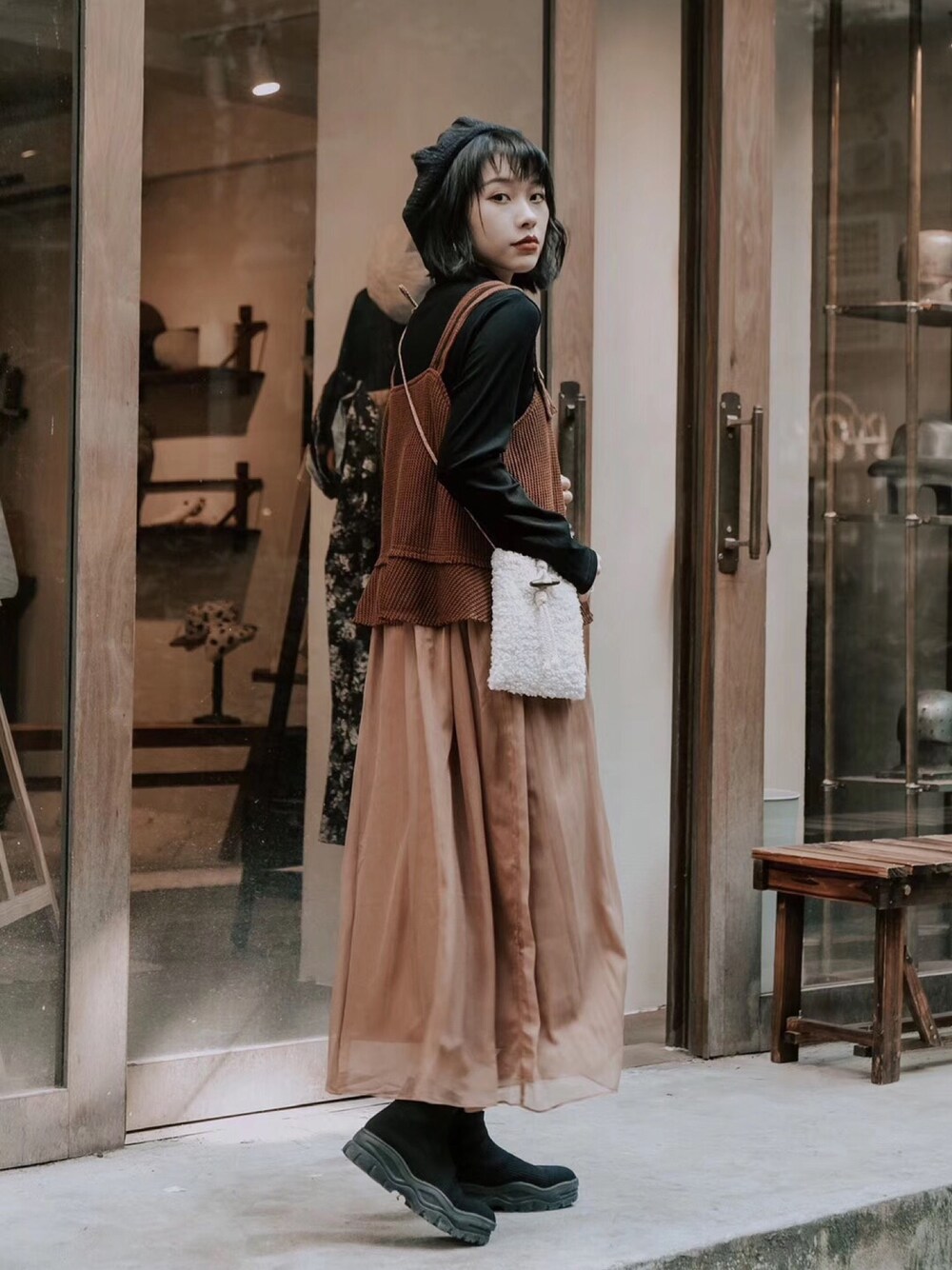 「ootd、休闲、复古、日系极简、连衣裙、女人味、盐系风格」｜「inkdayのアイテム（スカート、ブラウン系）」を使った、唔未人さん（レディース・160cm）の秋コーディネートの1枚目の写真