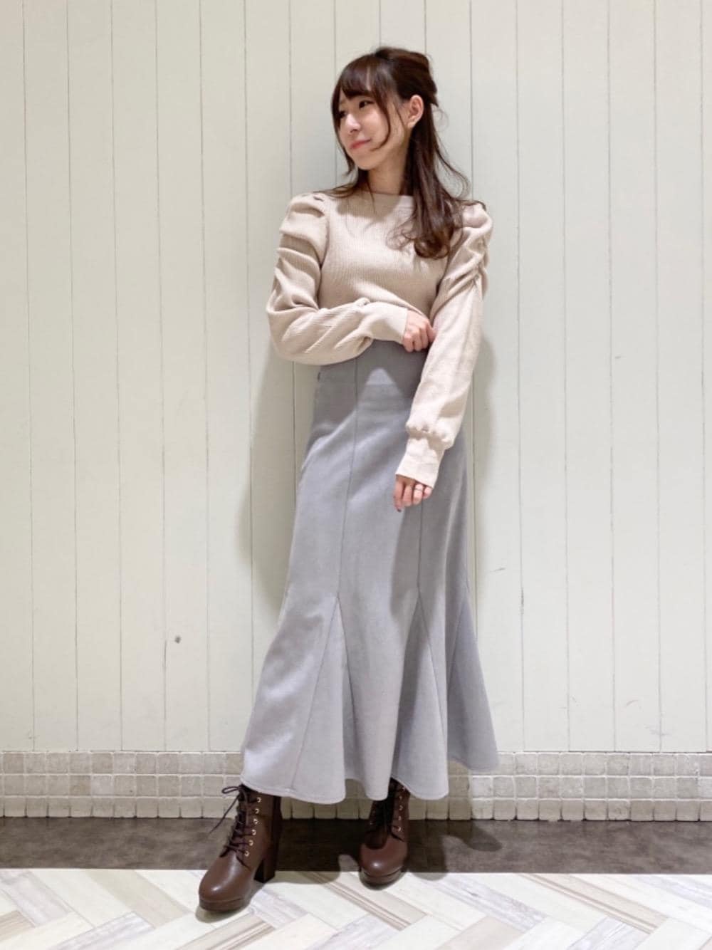 「デート、セール、マーメイドスカート、MAJESTIC LEGON、タイムセール、マジェスティックレゴン、モテ、オトナカワイイ、骨格ウェーブ、標準身長」｜「MAJESTIC LEGONのレースアップレディブーツ（ブーツ、ブラウン系）」を使った、あーちゃん。さん（レディース・156cm）の冬コーディネートの1枚目の写真