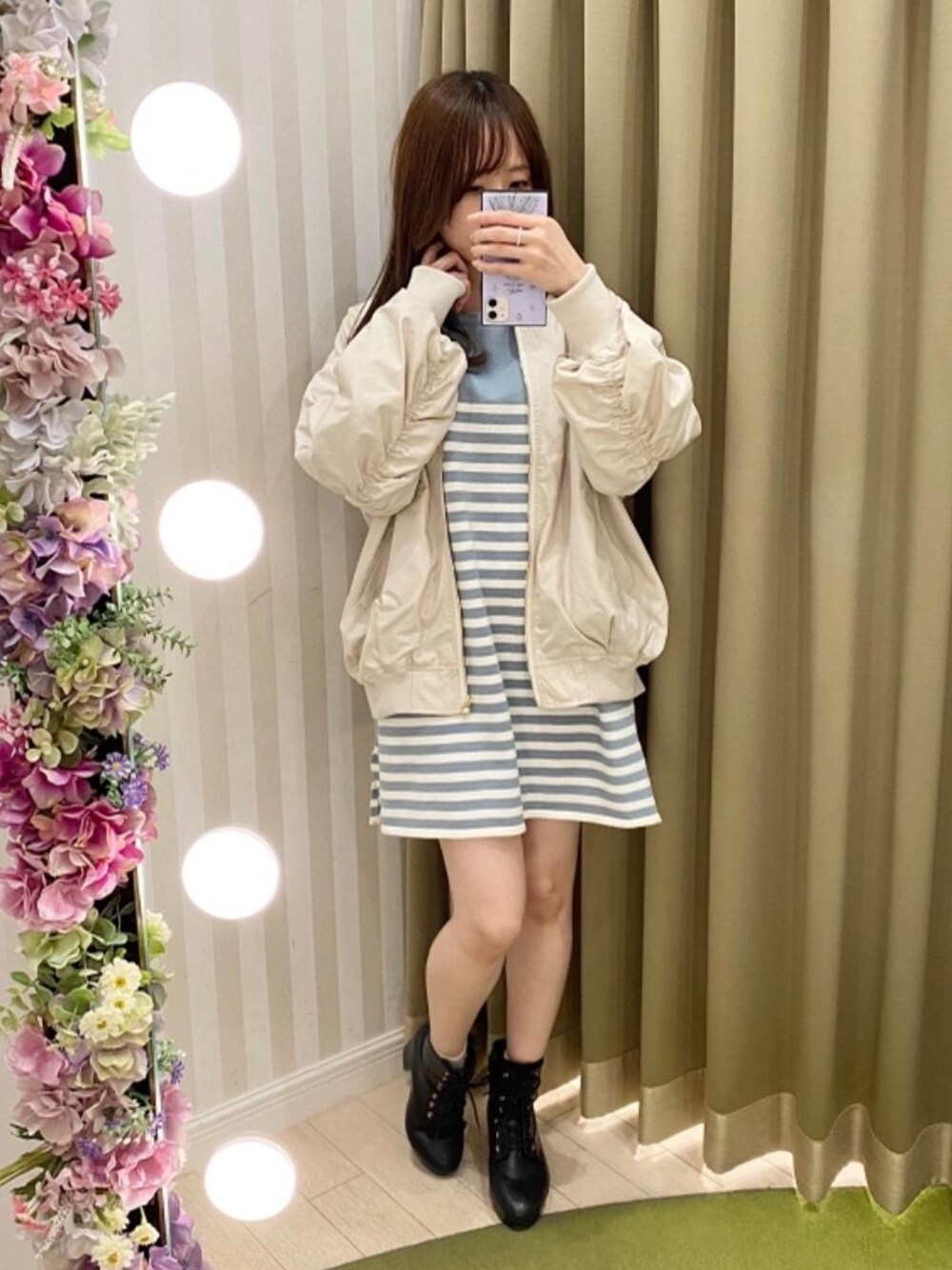 「カジュアル、ニットワンピ、MAJESTIC LEGON、アクティブ、モテ、骨格ウェーブ、標準身長、ぶるー、ma-1、ぼーだー」｜「MAJESTIC LEGONのレースアップレディブーツ（ブーツ、ブラック系）」を使った、あーちゃん。さん（レディース・156cm）の春コーディネートの1枚目の写真
