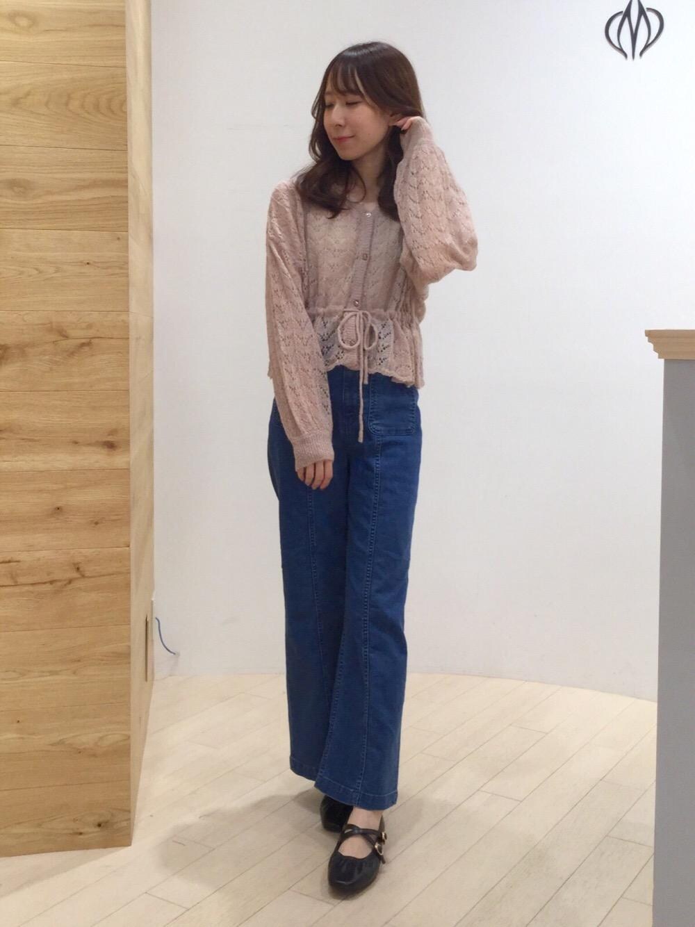 「カーディガン、パンプス、デート、MAJESTIC LEGON、透かし編み、モテ、骨格ウェーブ、標準身長、でにむ」｜「MAJESTIC LEGONのウエストキュットスカシ柄カーディガン（カーディガン/ボレロ、ピンク系）」を使った、あーちゃん。さん（レディース・156cm）の夏コーディネートの1枚目の写真