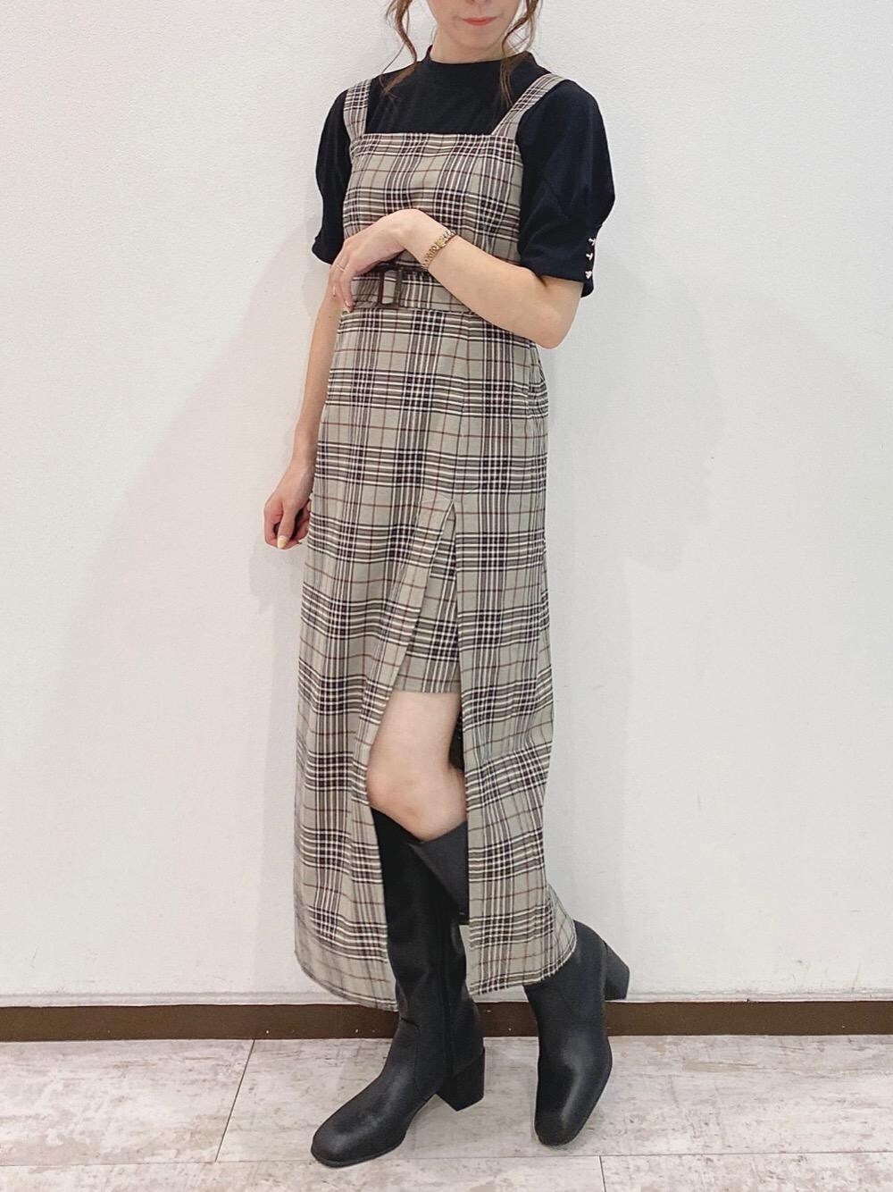 「トレンド、チェック柄、デート、MAJESTIC LEGON、スリット、モテ、骨格ウェーブ、標準身長、新作🤭、着回し🎵」｜「MAJESTIC LEGONのZIP美脚ロングブーツ（ブーツ、ブラック系）」を使った、あーちゃん。さん（レディース・156cm）の夏コーディネートの1枚目の写真