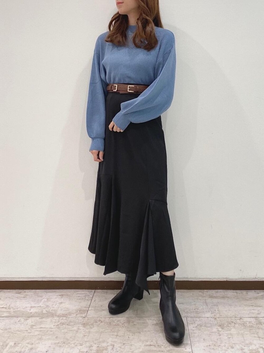 「ベーシック、デート、MAJESTIC LEGON、大人ファッション、ストレッチブーツ、骨格ウェーブ、ベルト使い、標準身長、ぶるー、アシメマーメイド」｜「MAJESTIC LEGONのフカフカストレッチブーツ（ブーツ、ブラック系）」を使った、あーちゃん。さん（レディース・156cm）の秋コーディネートの1枚目の写真