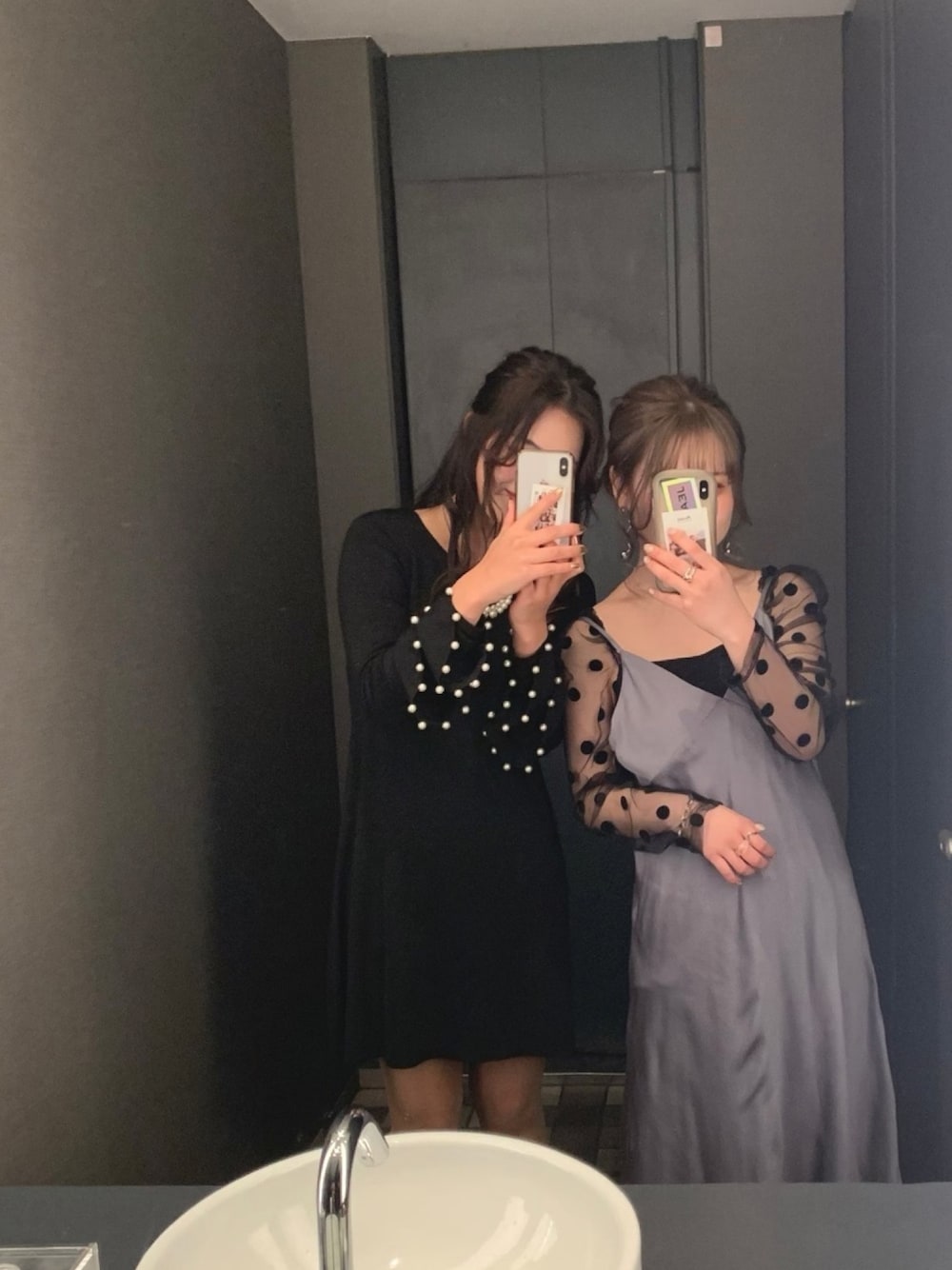 「同窓会、ドレス、キャミワンピ、ブーツ、お洒落さんとつながりたい、低身長コーデ」｜「SLOBE IENAのリンクルサテンキャミワンピース◆（ワンピース、グレー系）」を使った、hacoさん（レディース・154cm）の冬コーディネートの1枚目の写真