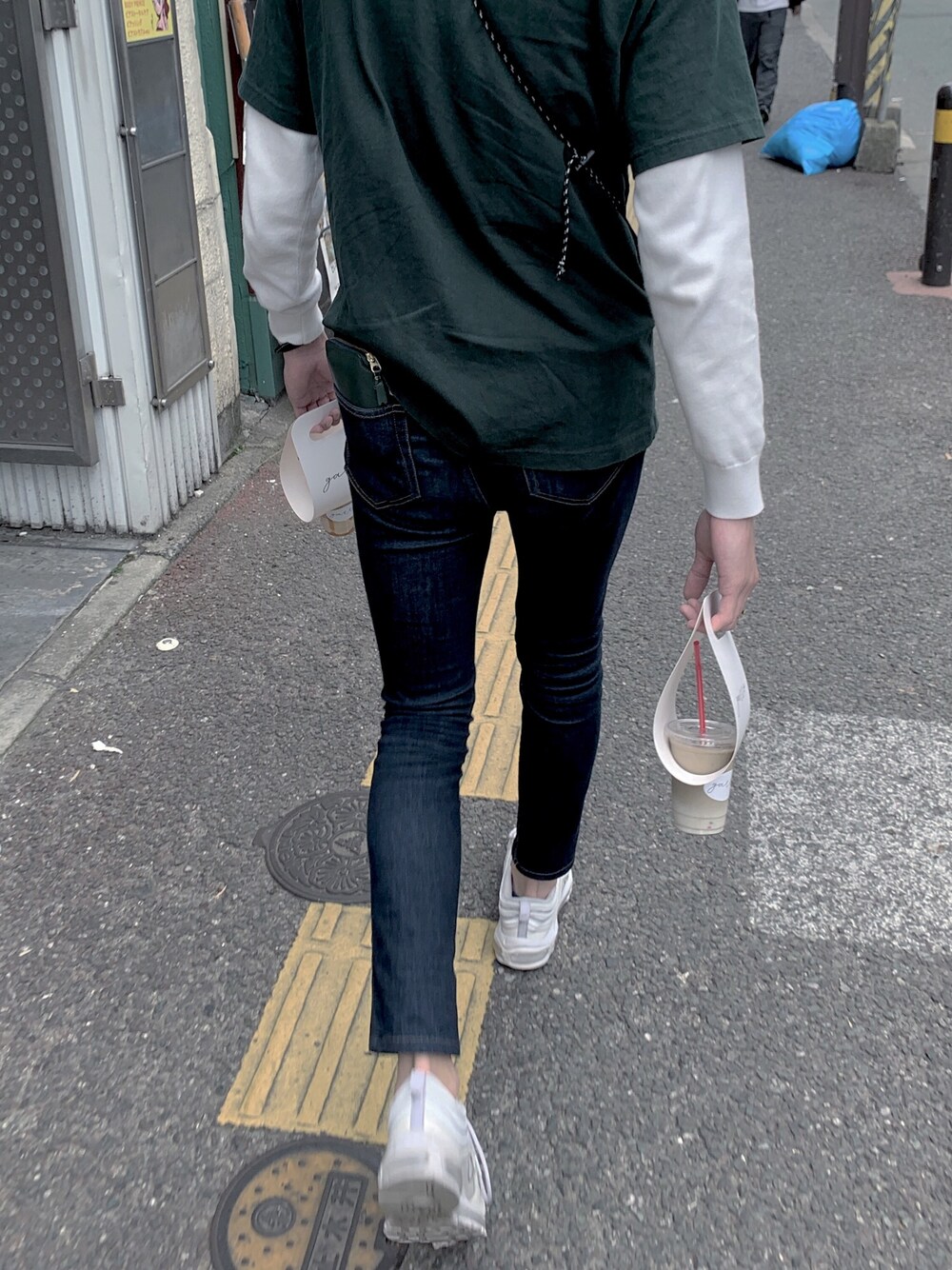 「GUのアイテム（デニムパンツ、ブルー系）」を使った、shoさん（メンズ・180cm）の秋コーディネートの1枚目の写真