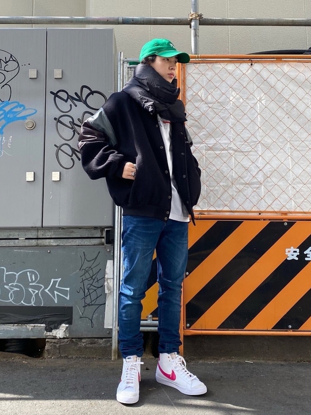 「マフラー、お洒落さんとつながりたい、シンプルコーデ、ootd、スタジャン、デニム、ストリート、古着、URiD、URBAN RESEARCH」｜「NEW ERAの【別注】New Era×URBAN RESEARCH 9TWENTY CS NEYYAN（その他、グリーン系）」を使った、シュガーマンさん（メンズ・173cm）の冬コーディネートの1枚目の写真