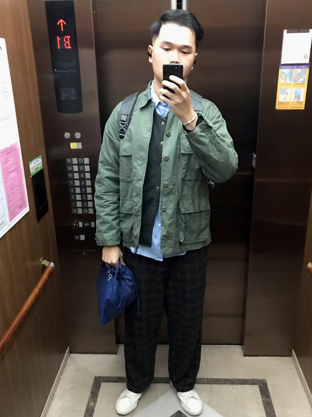「ARMY ARMYのアイテム（ジャケット/アウター、グリーン系）」を使った、杰森屎塔森さん（メンズ・187cm）の冬コーディネートの1枚目の写真